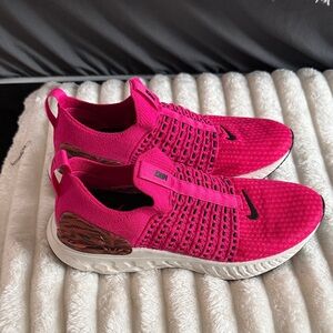 Nike Women's Fuchsia Knit Sneakers